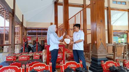 Serah Terima Gamelan kepada Sanggar Catur Budaya