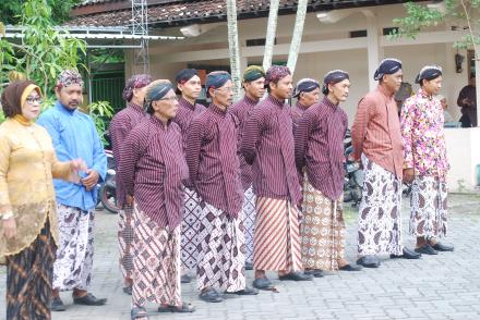 Upacara Peringatan Hari Kartini oleh TP-PKK Desa C