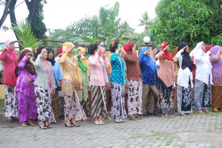 Upacara Peringatan Hari Kartini oleh TP-PKK Desa C