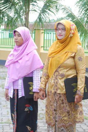 Upacara Peringatan Hari Kartini oleh TP-PKK Desa C