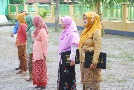 Upacara Peringatan Hari Kartini oleh TP-PKK Desa C