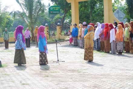 Upacara Peringatan Hari Kartini oleh TP-PKK Desa C